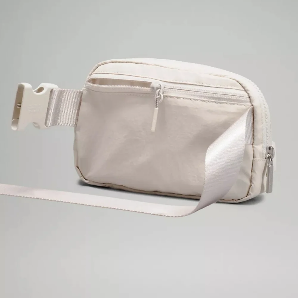 White opal Lululemon Athletica Everywhere Belt Bag NWT - Picture 3 of 8